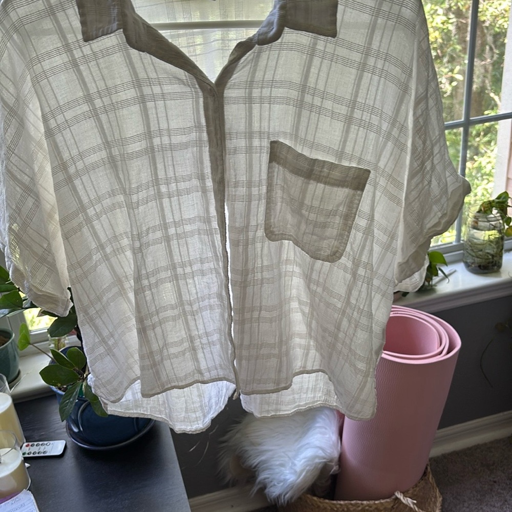 Aeropostale Cream Crop Button Down Shirt - Picture 2 of 6